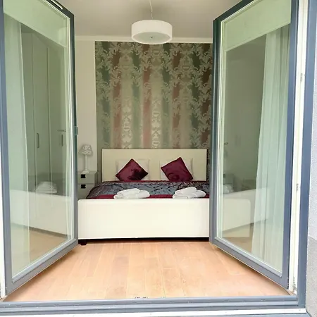 Luxury Quiet Centre - Terrace & 3 Bedrooms - 124m2 Апартаменты *